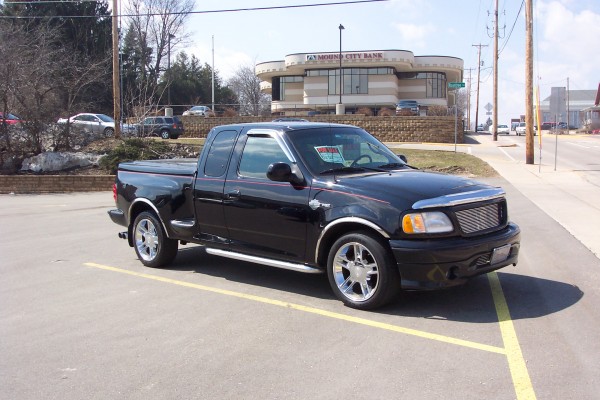Ford F-150 Harley Davidson Edition 2000, leather interior, 20'' Chrome Factory Rims with new tires, very nice truck, extended cab, black locking bed cover, hitch, chrome Billet grills, asking $10,500 OBO  Call Jason 608-330-0901 or Email:jerbblll@hotmail.com